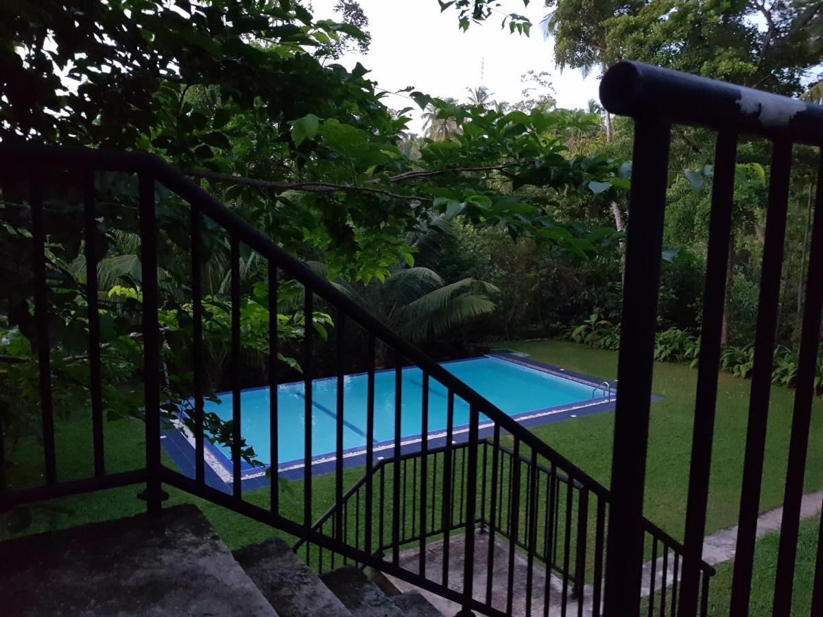 Hotel Chitra Ayurveda à Bentota Extérieur photo
