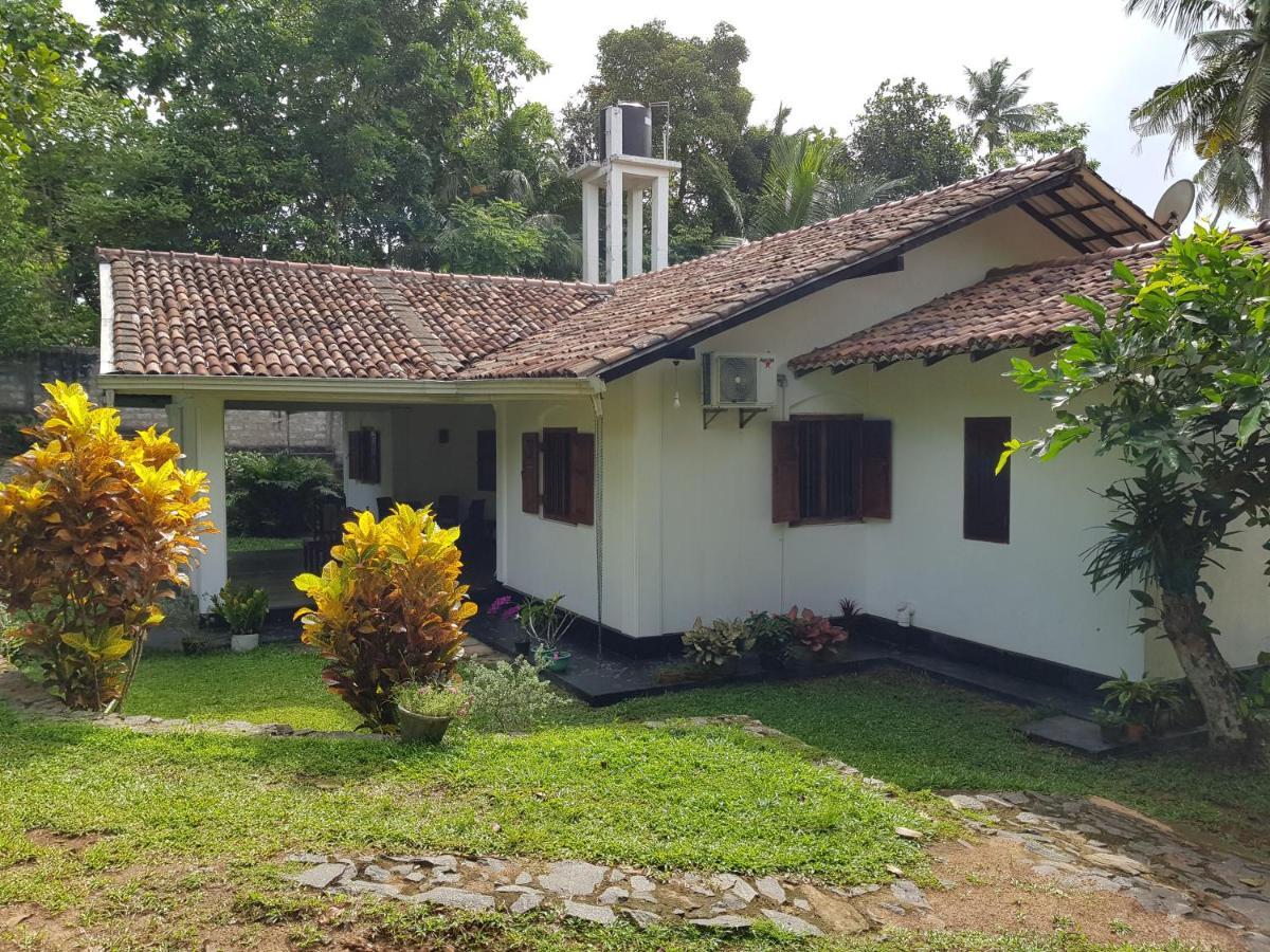 Hotel Chitra Ayurveda à Bentota Extérieur photo