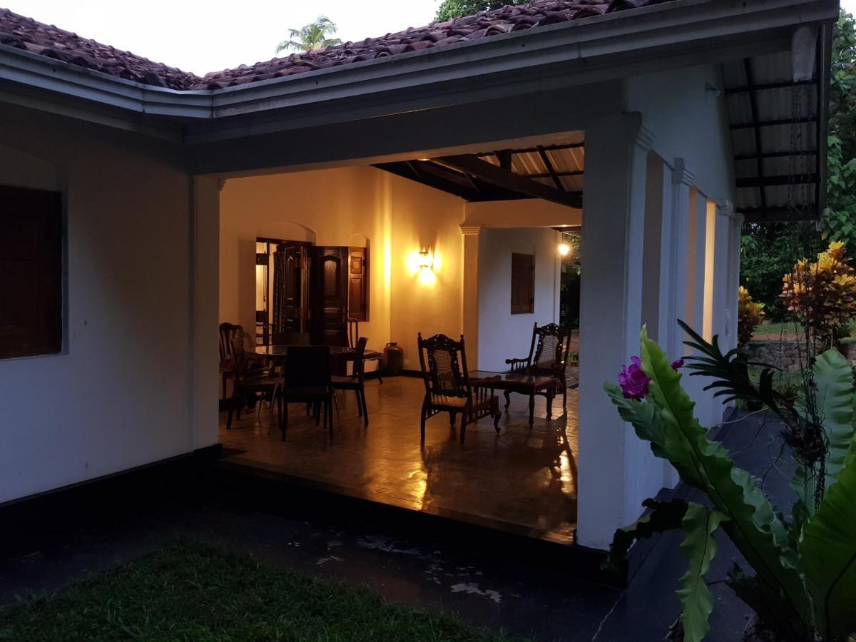 Hotel Chitra Ayurveda à Bentota Extérieur photo