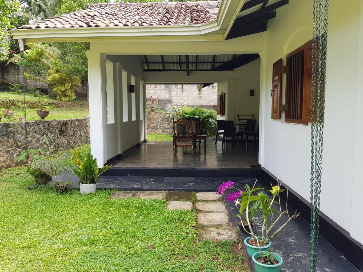 Hotel Chitra Ayurveda à Bentota Extérieur photo