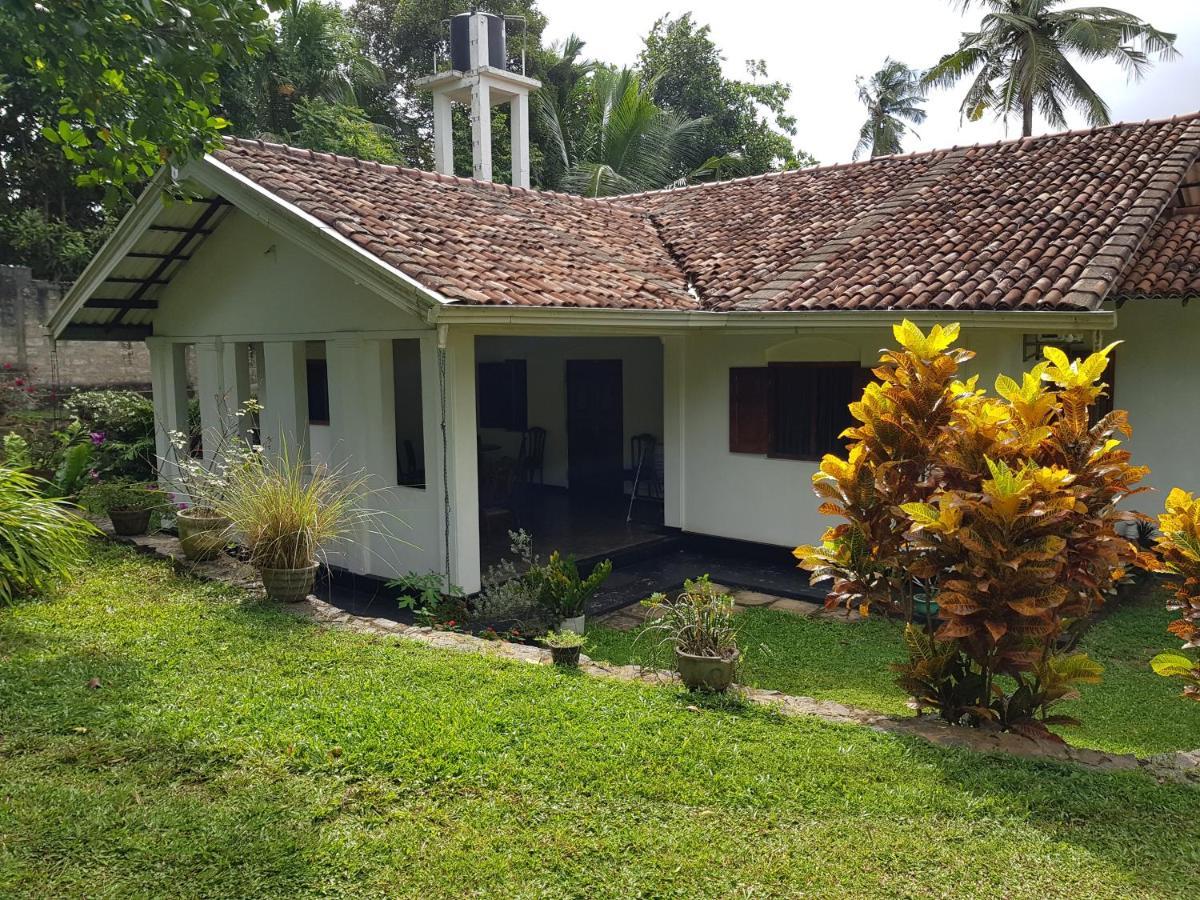 Hotel Chitra Ayurveda à Bentota Extérieur photo