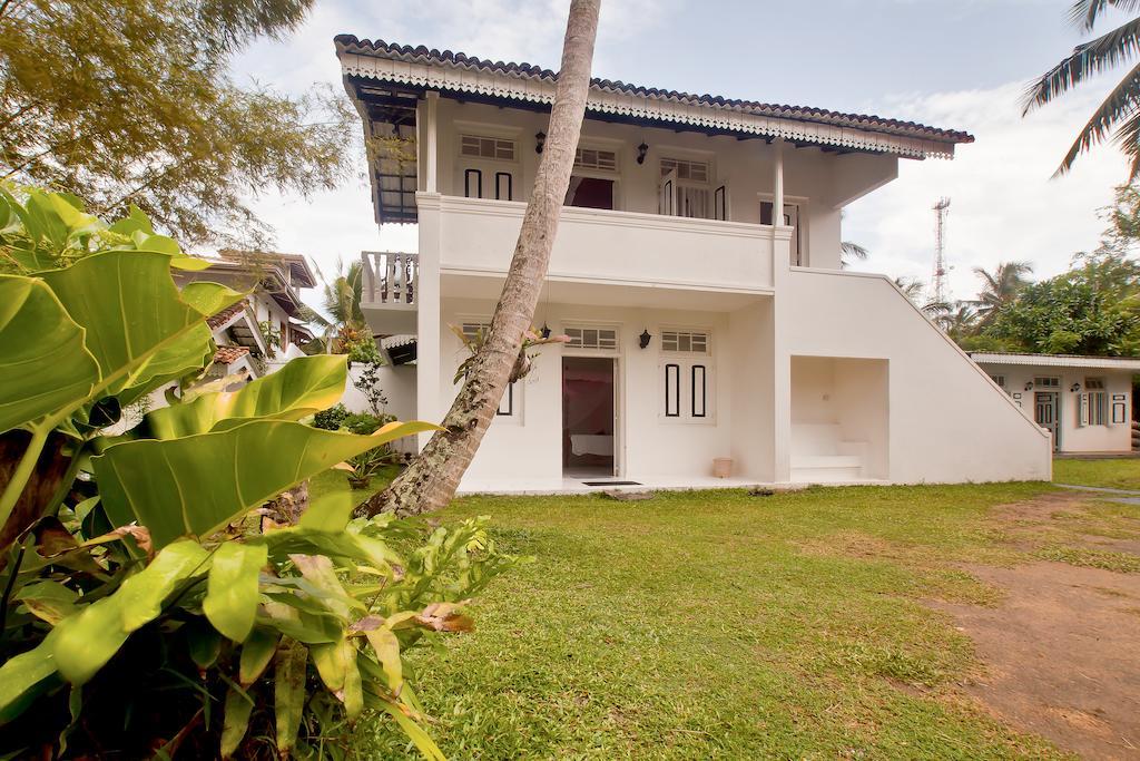 Hotel Chitra Ayurveda à Bentota Extérieur photo